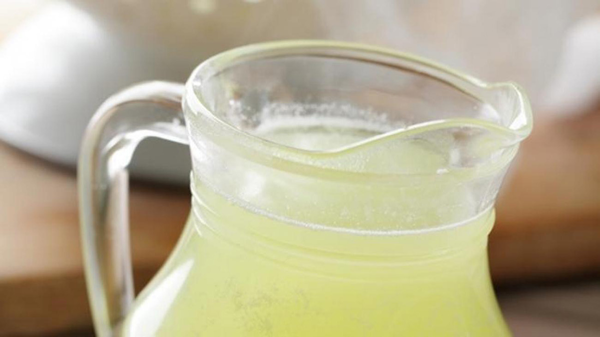 Сыворотка молочная. Сыворотка молочная. Сыворотка фото. Сыворотка молочная. Сыворотка кисломолочная.